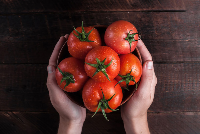 Nếu còn băn khoăn tinh trùng loãng nên ăn gì thì hãy bổ sung các nhóm thực phẩm chứa nhiều lycopene như cà chua vào bữa ăn hằng ngày