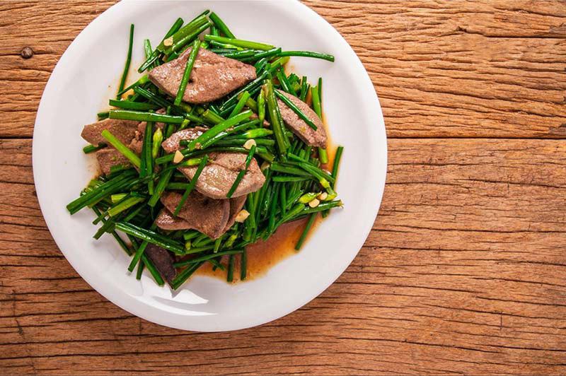 hẹ xào là một món ăn thơm ngon có tác dụng hỗ trợ sinh lý nam giới