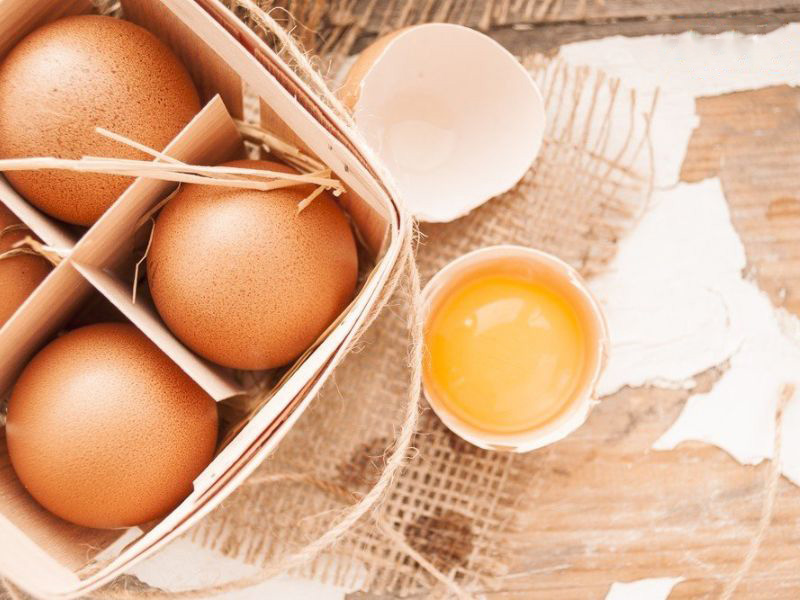 bên trong trứng gà có chứa nhiều dưỡng chất có lợi cho sinh lý nam