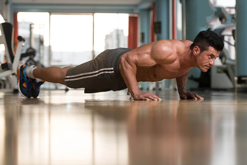 động tác chống đẩy giúp nam giới cải thiện sức khoẻ toàn thân và tăng cường cơ bắp