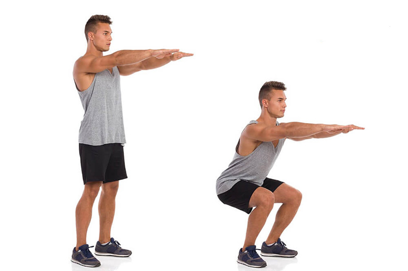phái mạnh có thể kết hợp squat với tạ để tăng hiệu quả tác động