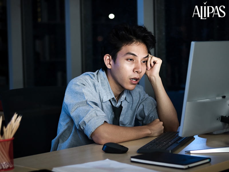 Thức khuya và stress có thể gây rối loạn cương dương ở tuổi dậy thì