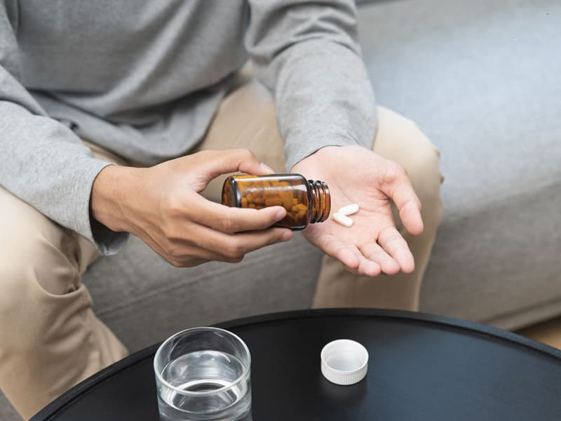 nam giới nên trao đổi với bác sĩ nếu cho rằng thuốc điều trị đang sử dụng gây ảnh hưởng đến chức năng sinh lý