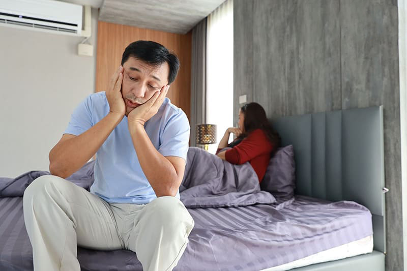 tuổi càng cao thời gian và tần suất quan hệ càng giảm