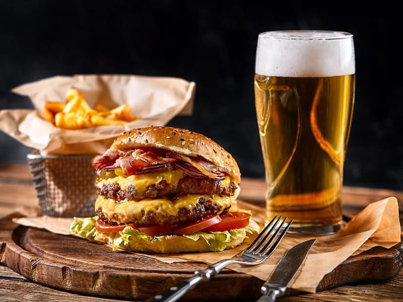 hạn chế thức ăn nhanh và bia rượu giúp nam giới duy trì mức testosterone tự nhiên và cải thiện sức khỏe toàn diện hạn chế thức ăn nhanh và bia rượu giúp nam giới duy trì mức testosterone tự nhiên và cải thiện sức khỏe toàn diện