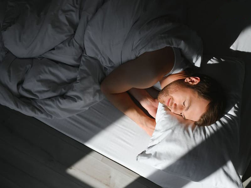 hiện tượng cương dương khi ngủ là tình trạng sức khỏe bình thường ở nam giới khỏe mạnh