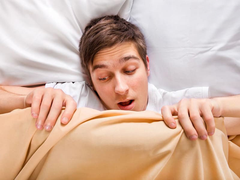 nam giới trẻ tuổi và thanh thiếu niên là những người dễ gặp hiện tượng này do nồng độ testosterone cao