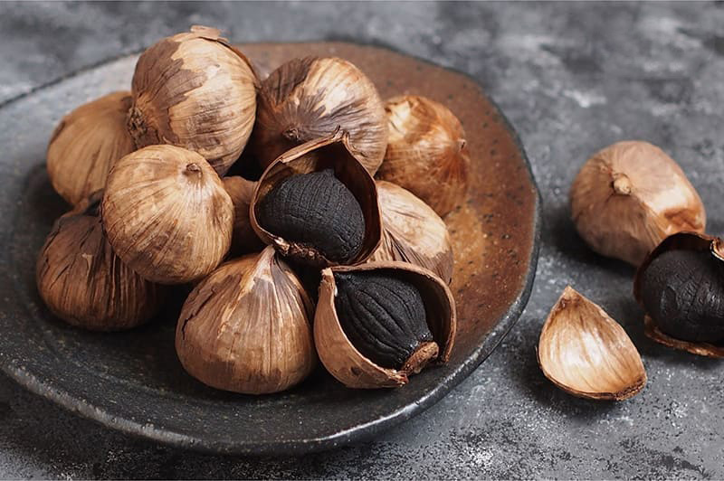 tỏi đen có hương vị dễ ăn và giàu dưỡng chất hơn so với tỏi tươi