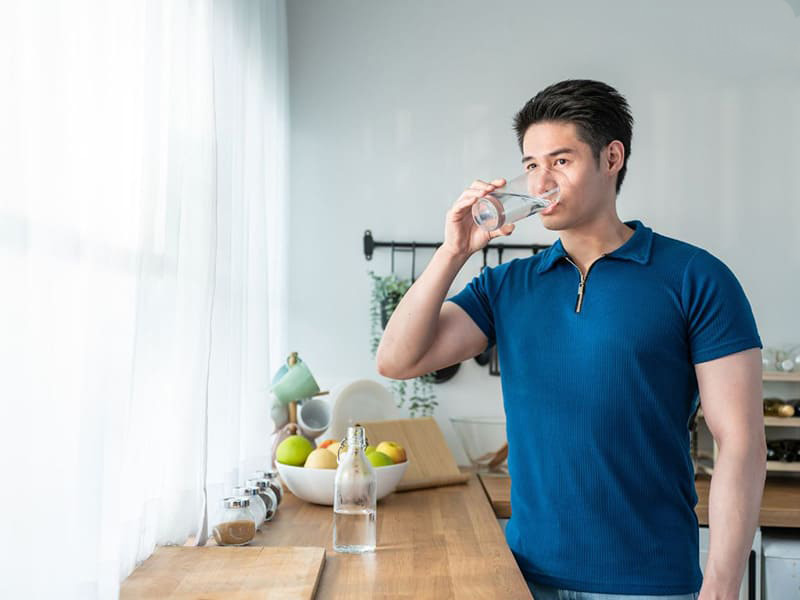 bổ sung đủ kẽm là điều cần thiết để nam giới duy trì sức khỏe toàn diện và phong độ