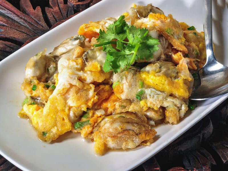 hàu chiên trứng là món ăn hấp dẫn và phù hợp với bữa cơm gia đình