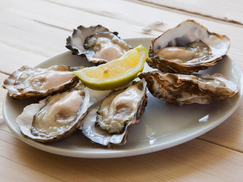hàu giàu kẽm, sắt, selen và vitamin b12 có thể giúp tăng cường sức khỏe tổng thể