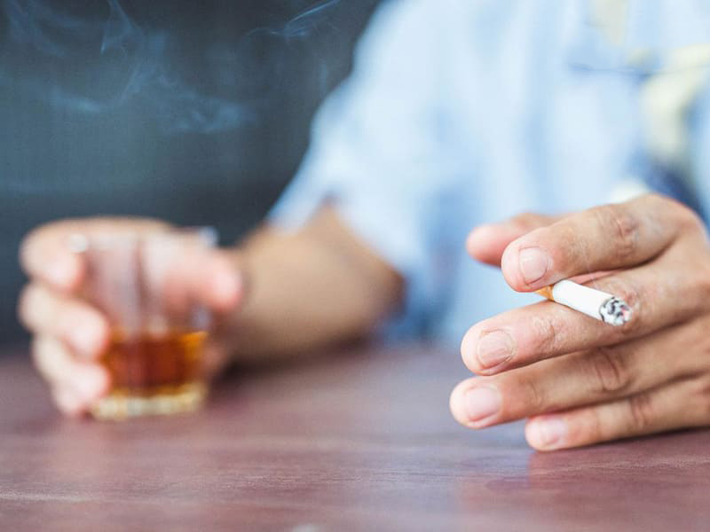 tâm trạng tiêu cực có thể khiến nam giới sa đọa vào các thú vui thiếu lành mạnh cho dù họ không có thói quen này trước đây tâm trạng tiêu cực có thể khiến nam giới sa đọa vào các thú vui thiếu lành mạnh cho dù họ không có thói quen này trước đây