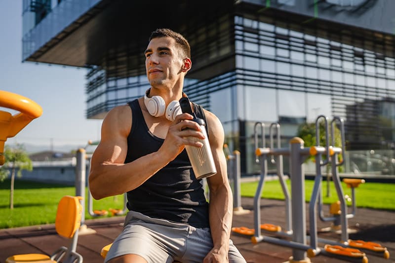 whey protein để hỗ trợ tạo cơ bắp, tăng cường sức khỏe