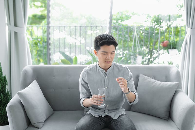 sử dụng thuốc theo chỉ định của bác sĩ