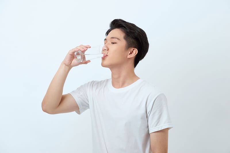 nên bổ sung lượng nước cơ thể cần thiết