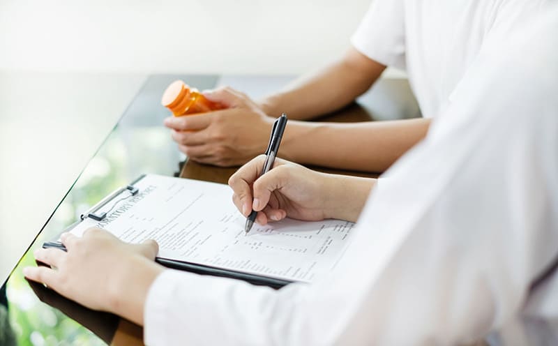 sử dụng thuốc theo chỉ định bác sĩ