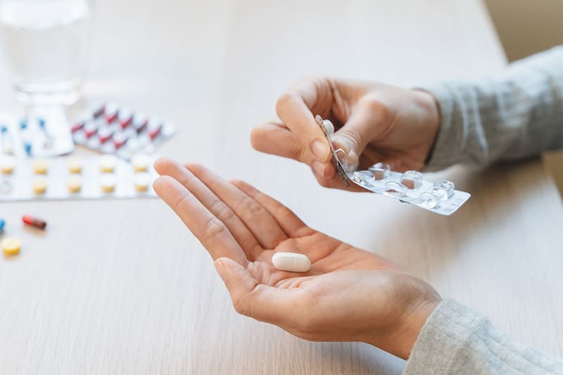 thuốc điều trị là yếu tố ảnh hưởng nhu cầu sinh lý