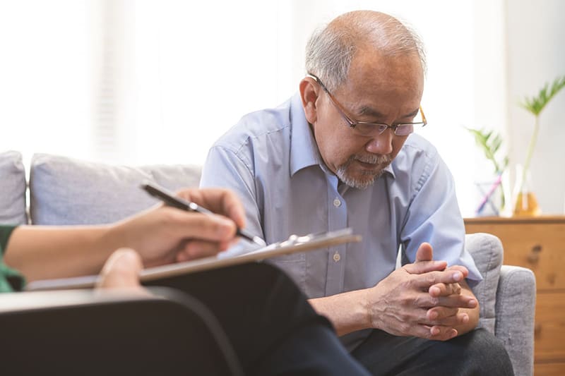 thường xuất hiện ở người cao tuổi hoặc có bệnh nền