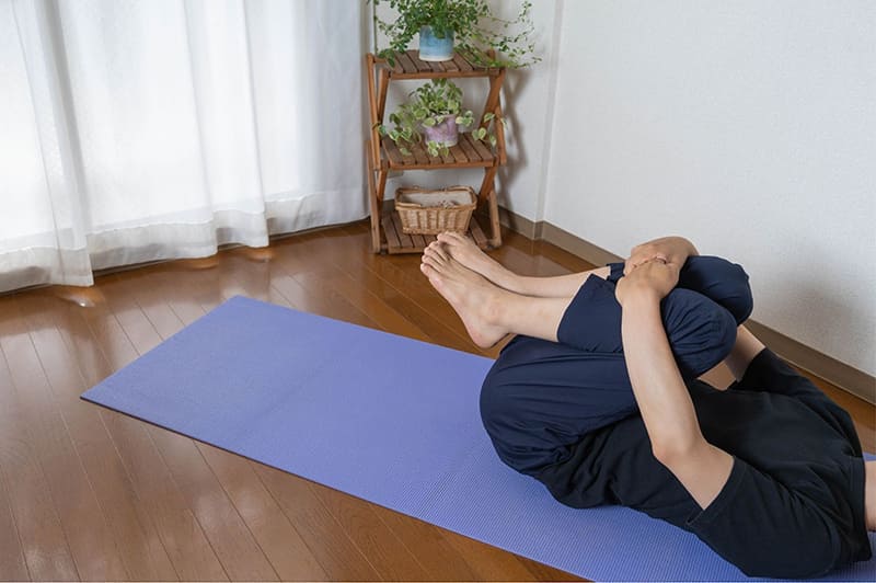 tư thế giữ đầu gối